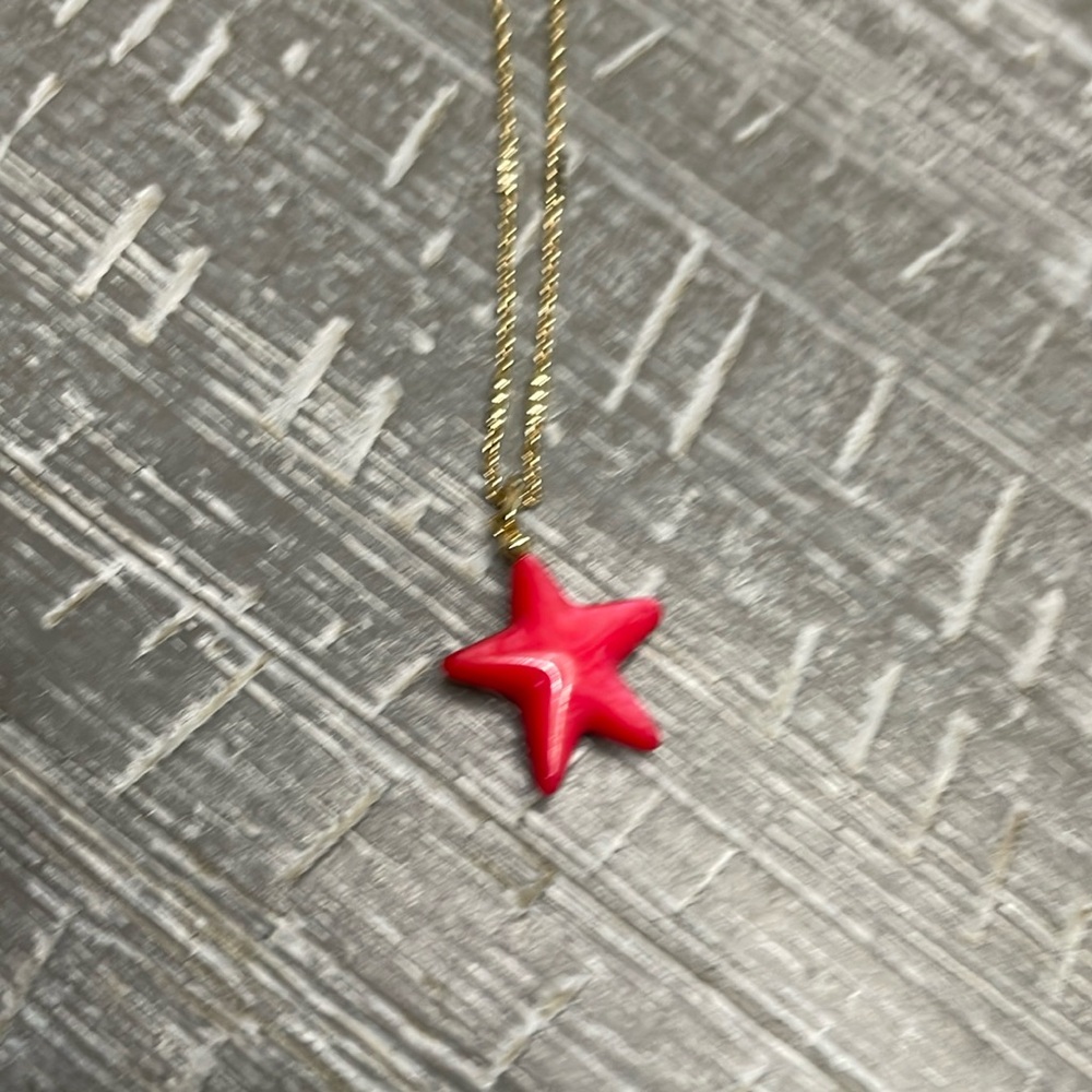 Kendra Scott Carved Jae Star Gold Pendant Necklace In Red Mother-Of-Pearl